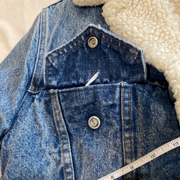 Levi’s Vintage Sherpa Denim Jacket | Size 36R - Picture 13 of 14